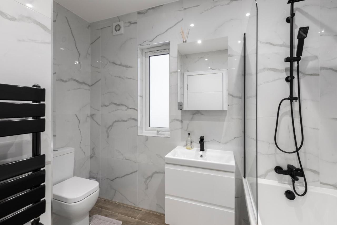 Appartamento Star London Vivian Avenue 3-Bed Oasis With Garden The Hyde Esterno foto